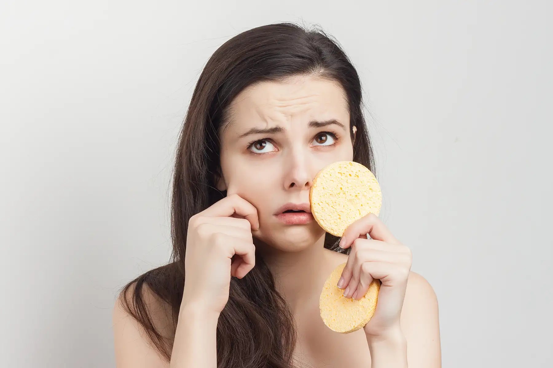 Semne că rutina ta de skincare face mai mult rău decât bine